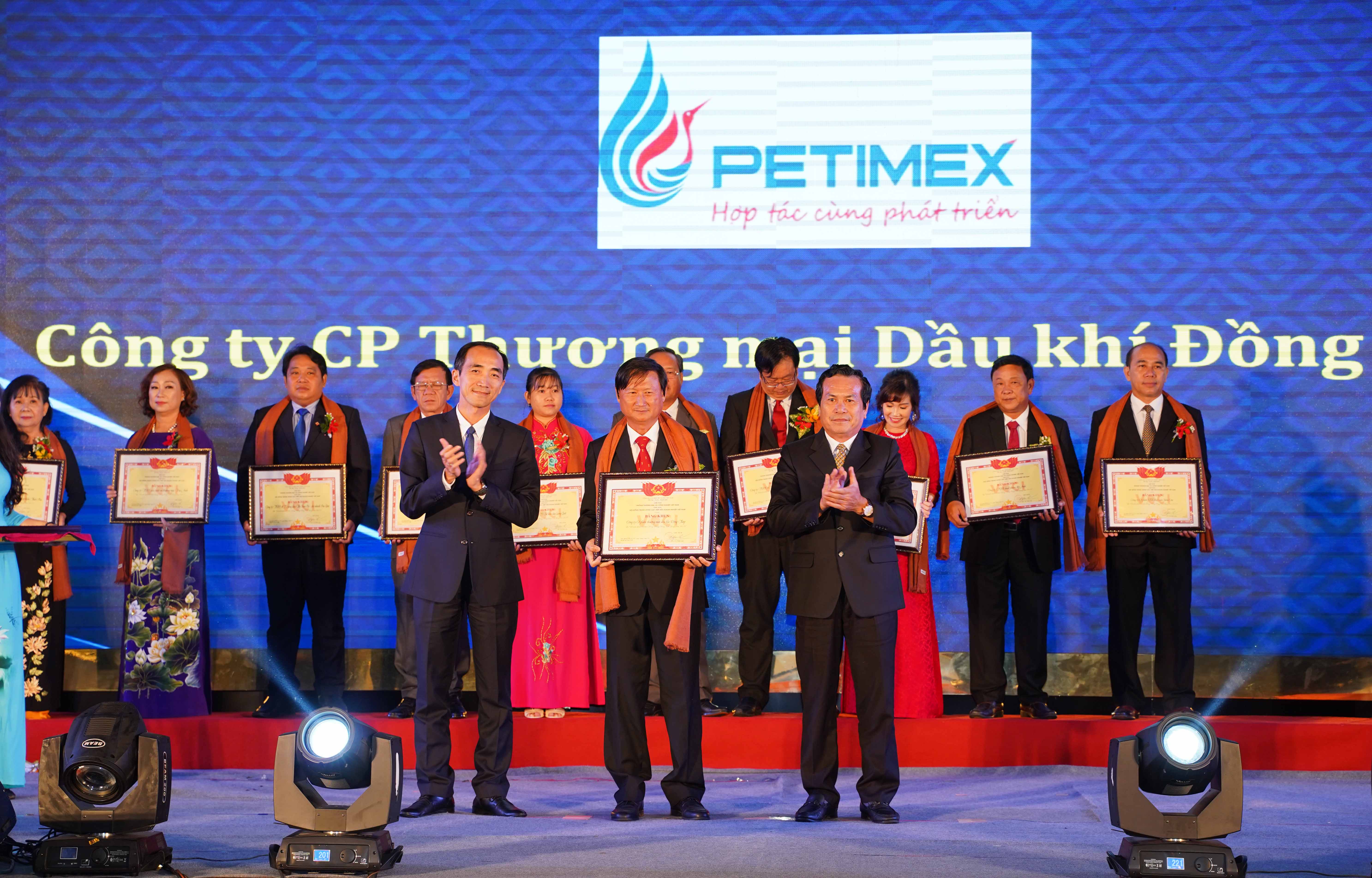 Petimex được tôn vinh “doanh nghiệp và doanh nhân tiêu biểu khu vực đồng bằng sông cửu long năm 2019. (07/10/2019) Petimex được tôn vinh “doanh nghiệp và doanh nhân tiêu biểu khu vực đồng bằng sông cửu long năm 2019. (07/10/2019)