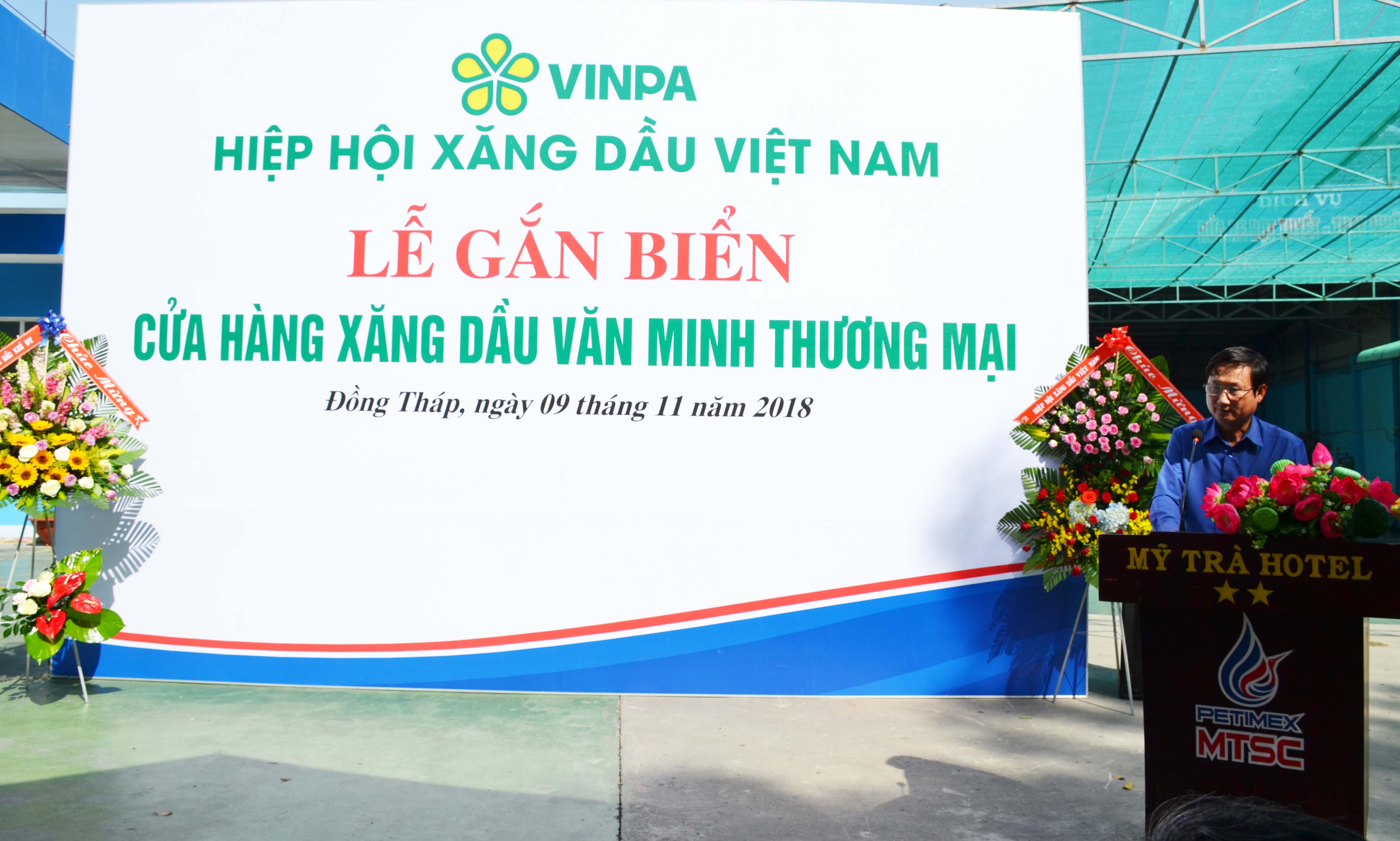 Petimex tổ chức lễ gắn biển “cửa hàng xăng dầu văn minh thương mại”. (09/11/2018) Petimex tổ chức lễ gắn biển “cửa hàng xăng dầu văn minh thương mại”. (09/11/2018)