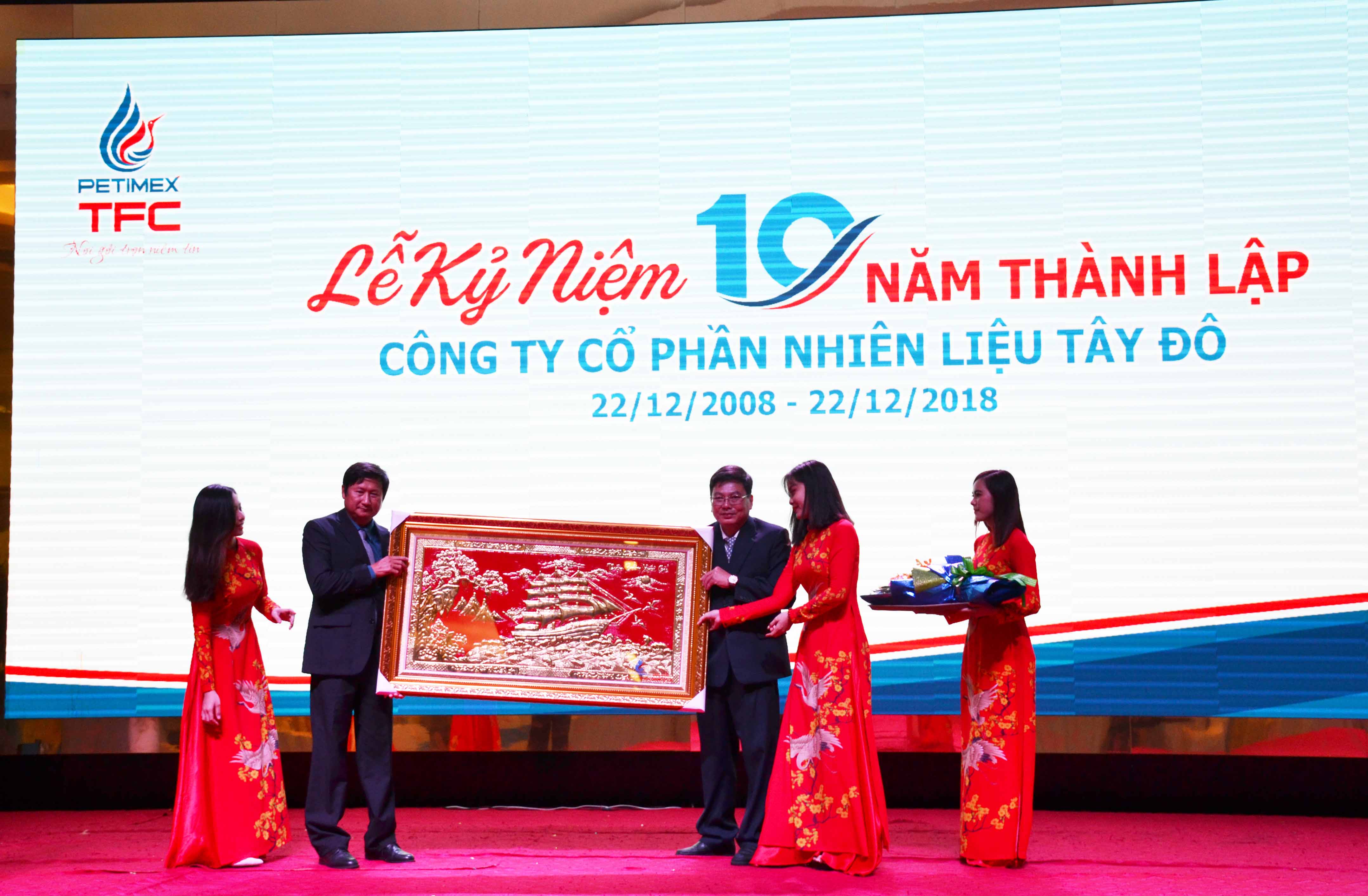 Lãnh đạo petimex chúc mừng kỷ niệm 10 năm thành lập tfc (22/12/2018) Lãnh đạo petimex chúc mừng kỷ niệm 10 năm thành lập tfc (22/12/2018)
