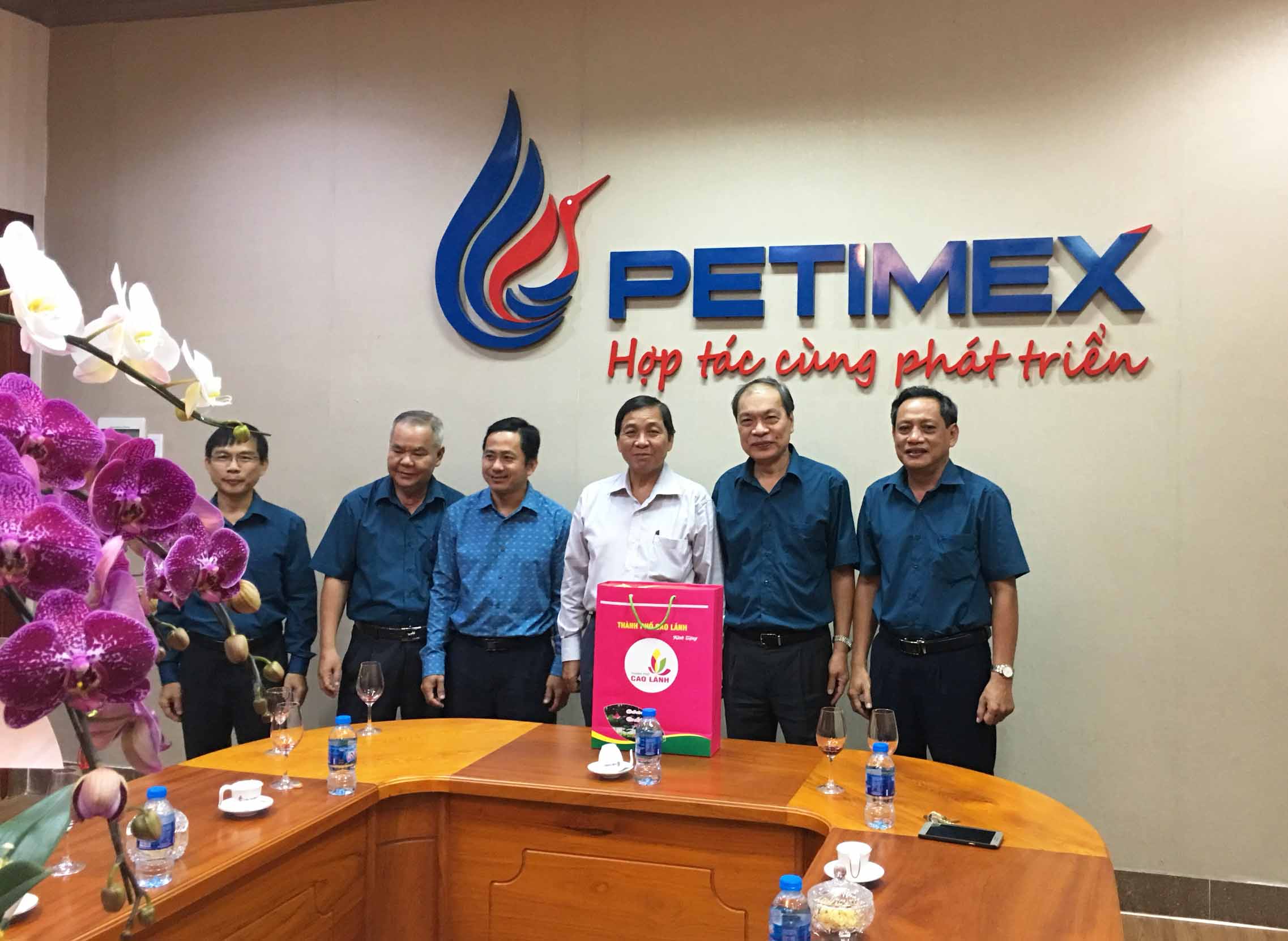 Lãnh đạo tỉnh đến thăm và chúc tết petimex (23/01/2019) Lãnh đạo tỉnh đến thăm và chúc tết petimex (23/01/2019)