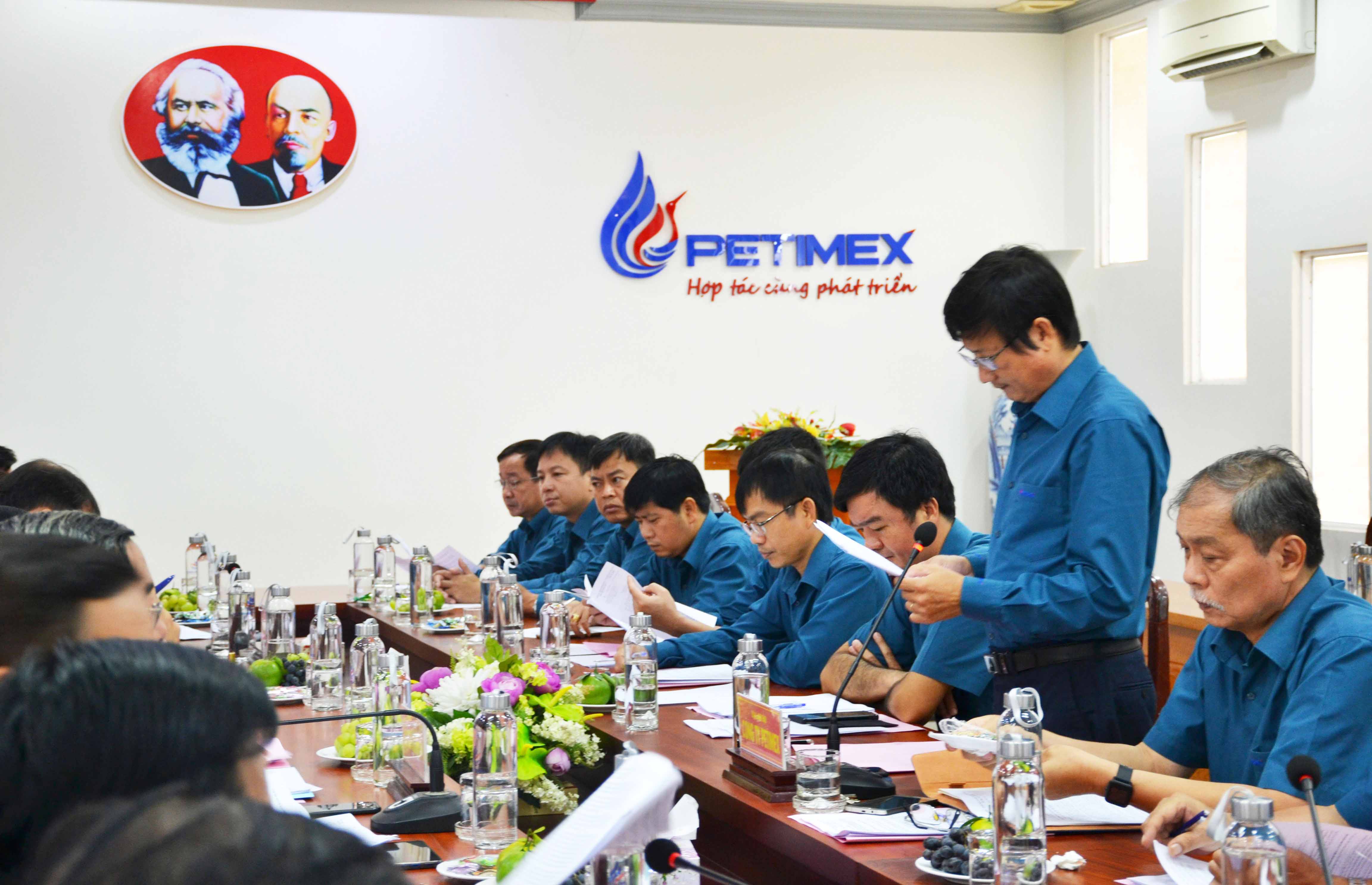 Đoàn công tác hội đồng nhân dân tỉnh đồng tháp đến thăm và làm việc với công ty cổ phần thương mại dầu khí đồng tháp. (23/08/2019) Đoàn công tác hội đồng nhân dân tỉnh đồng tháp đến thăm và làm việc với công ty cổ phần thương mại dầu khí đồng tháp. (23/08/2019)